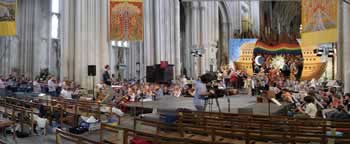 Final rehearsal for Britten's Noye's Fludde in Winchester Cathedral