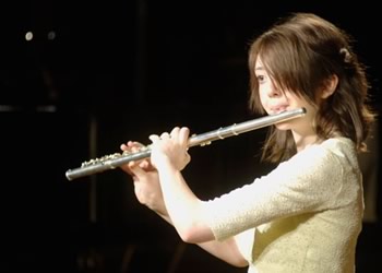 Chloe Bradshaw - Caerphilly CBC Schools' Young Musician of the
Year 2007 Caerphilly: Chloe Bradshaw
